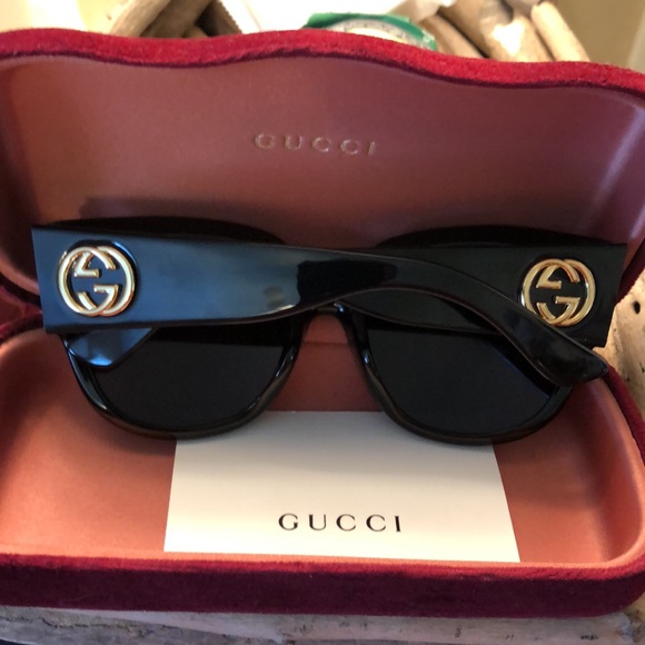 Authentic like new Oversized GUCCI! Sunglasses with case, cloth, and dust bag - Picture 2 of 12